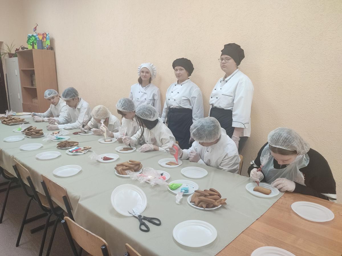 Мастер-класс по приготовлению и оформлению имбирных пряников для участников СВО Фото 3