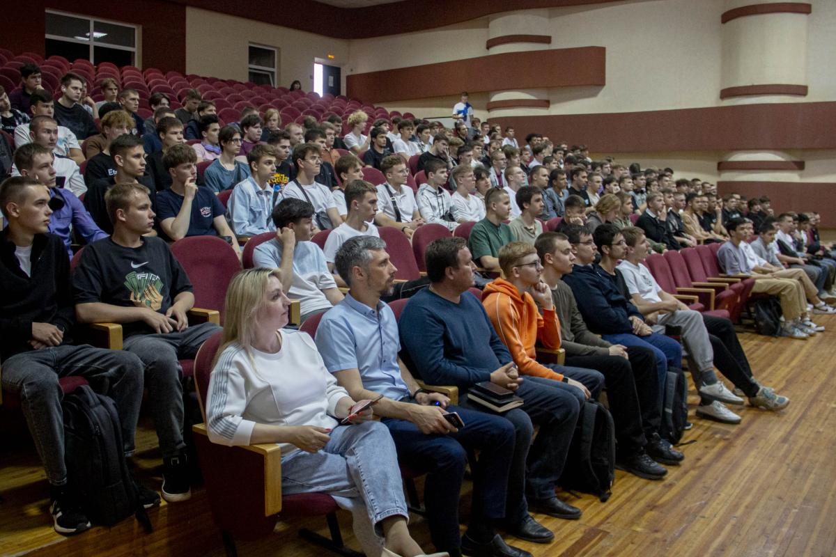 В Вавиловском университете прошло собрание с первокурсниками по поступлению в ВУЦ Фото 1