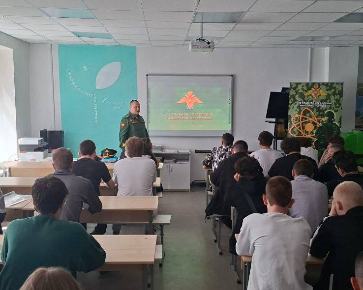 Встреча обучающихся с представителями Вольского военного института материального обеспечения и с представителями 12 Главного Управления Минобороны России Фото 4