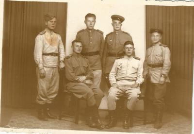 фото сделано в Румынии в 1945г.Чупахин Михаил, Борисовец Николай, Серегин Сергей, Комаров Сергей, Гриценко Борис