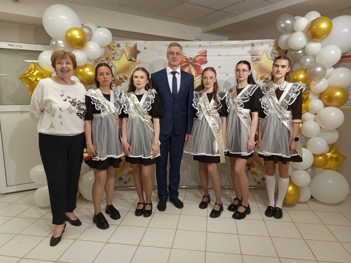 Для агроклассников Маркса прошел Последний звонок Фото 2