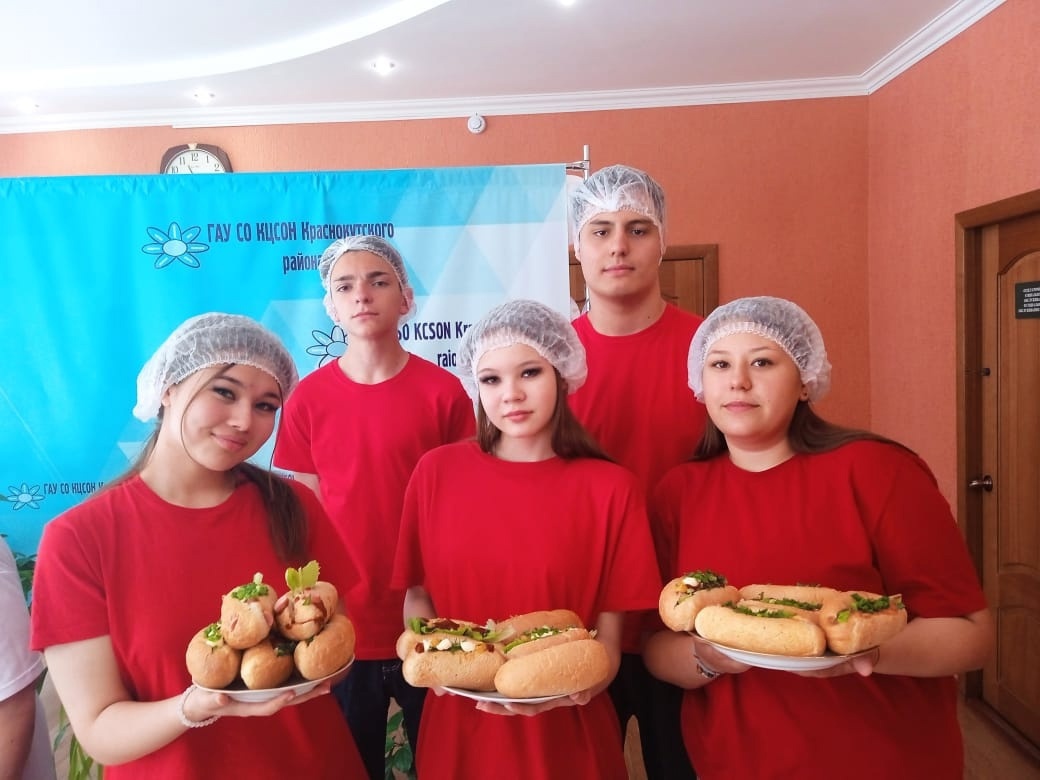 Команда студентов Краснокутского зооветеринарного в гостях у «Серебряных» волонтеров Фото 1
