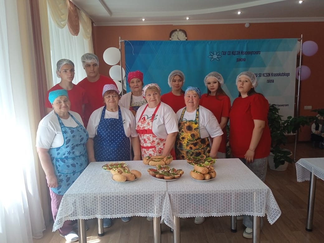 Команда студентов Краснокутского зооветеринарного в гостях у «Серебряных» волонтеров