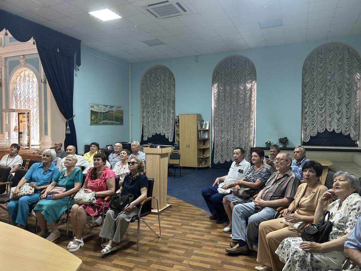 В университете проходят встречи выпускников разных лет Фото 1