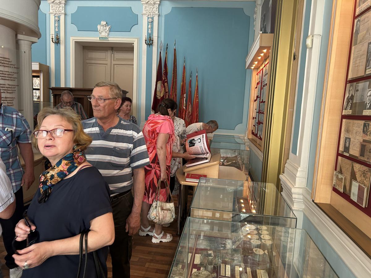 В университете проходят встречи выпускников разных лет Фото 4