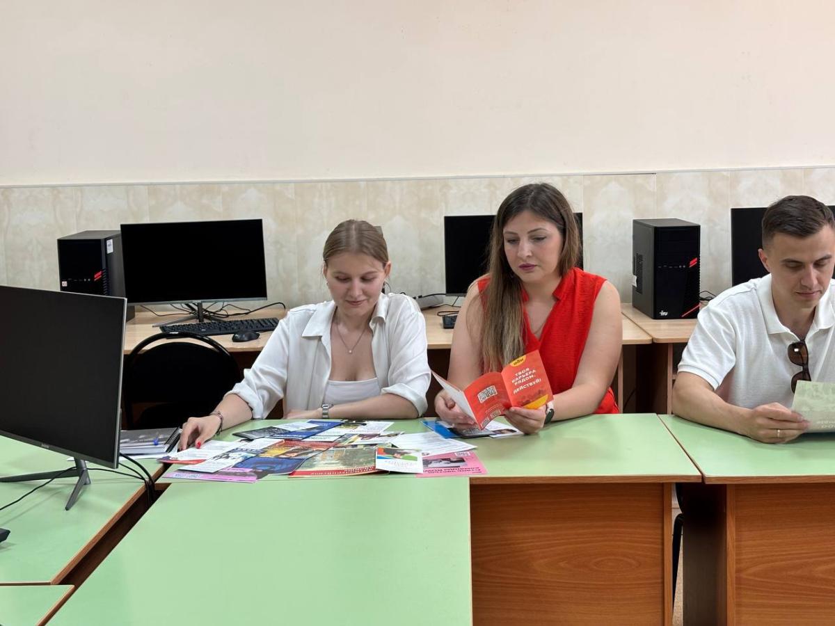 СОБРАНИЕ С ВЫПУСКНИКАМИ ПО ВОПРОСАМ ТРУДОУСТРОЙСТВА Фото 3