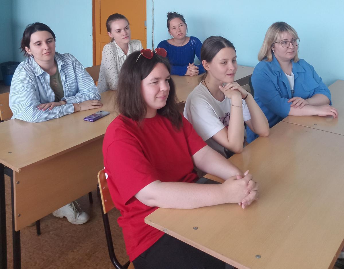 В день рождения великого русского поэта  А.С.Пушкина  со студентами на кафедре "Иностранные языки и культура речи" проведена викторина "Загадки гения" Фото 1
