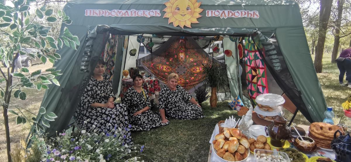 На берегу Еруслана прошёл яркий праздник святой Троицы Фото 1