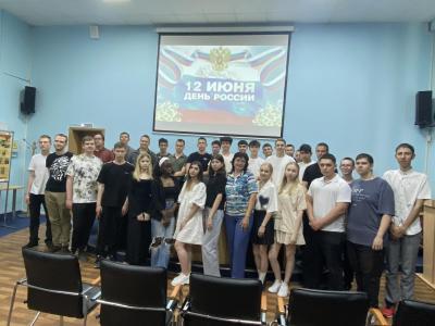 Тематический вечер ко Дню России «Горжусь тобой, моя Россия»