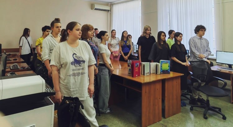 Познавательный час «Душа России в символах её»,  посвященный  Дню России Фото 5