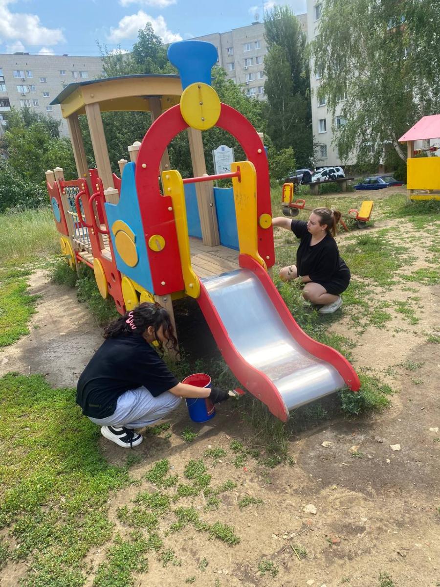 Участие студентов колледжа в благоустройстве Волжского района города Саратова Фото 2