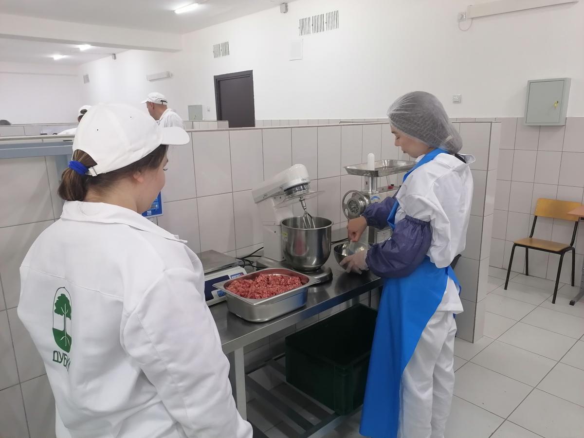 Демонстрационный экзамен специальности 19.02.12 Технология продуктов питания животного происхождения,  направленность "Производство продуктов питания из мясного сырья" ФП «ПРОФЕССИОНАЛИТЕТ» Фото 13