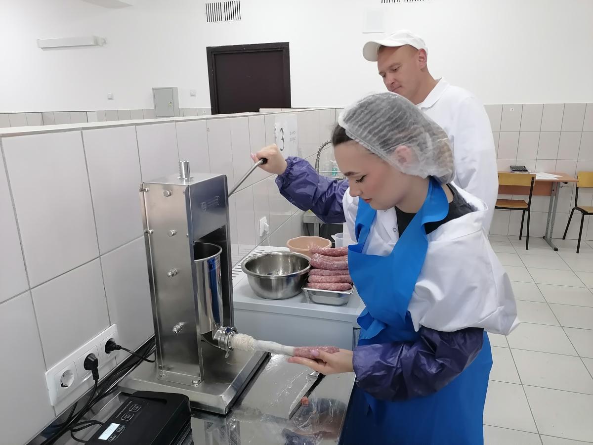 Демонстрационный экзамен специальности 19.02.12 Технология продуктов питания животного происхождения,  направленность "Производство продуктов питания из мясного сырья" ФП «ПРОФЕССИОНАЛИТЕТ» Фото 8