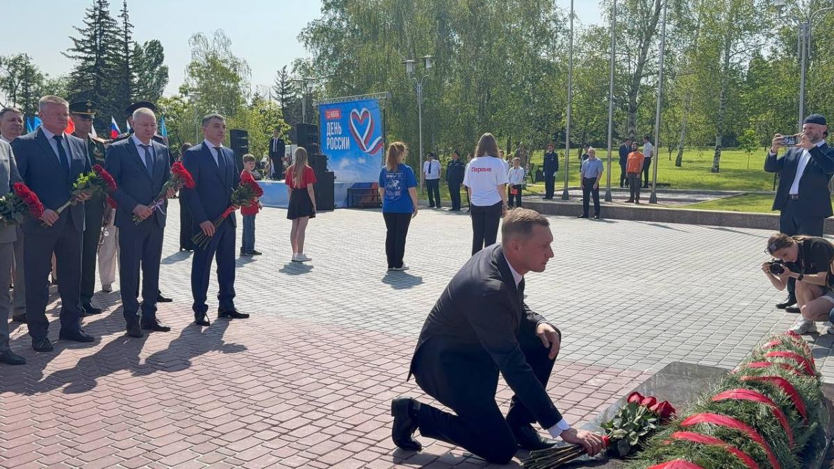 Торжественное поднятие государственного флага Фото 1