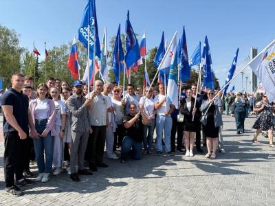 Торжественное поднятие государственного флага