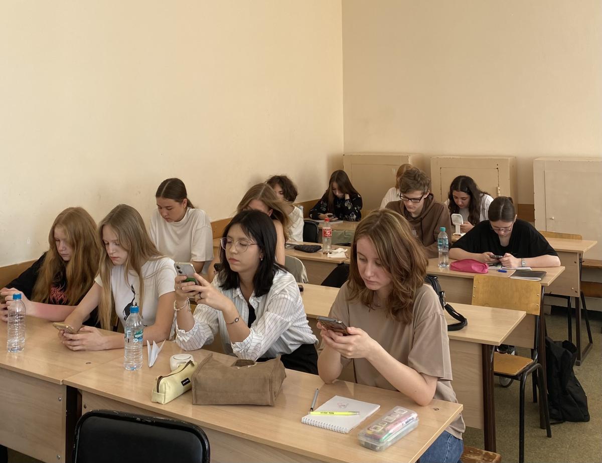 Участие обучающихся колледжа в онлайн-акции «Свеча памяти» Фото 2