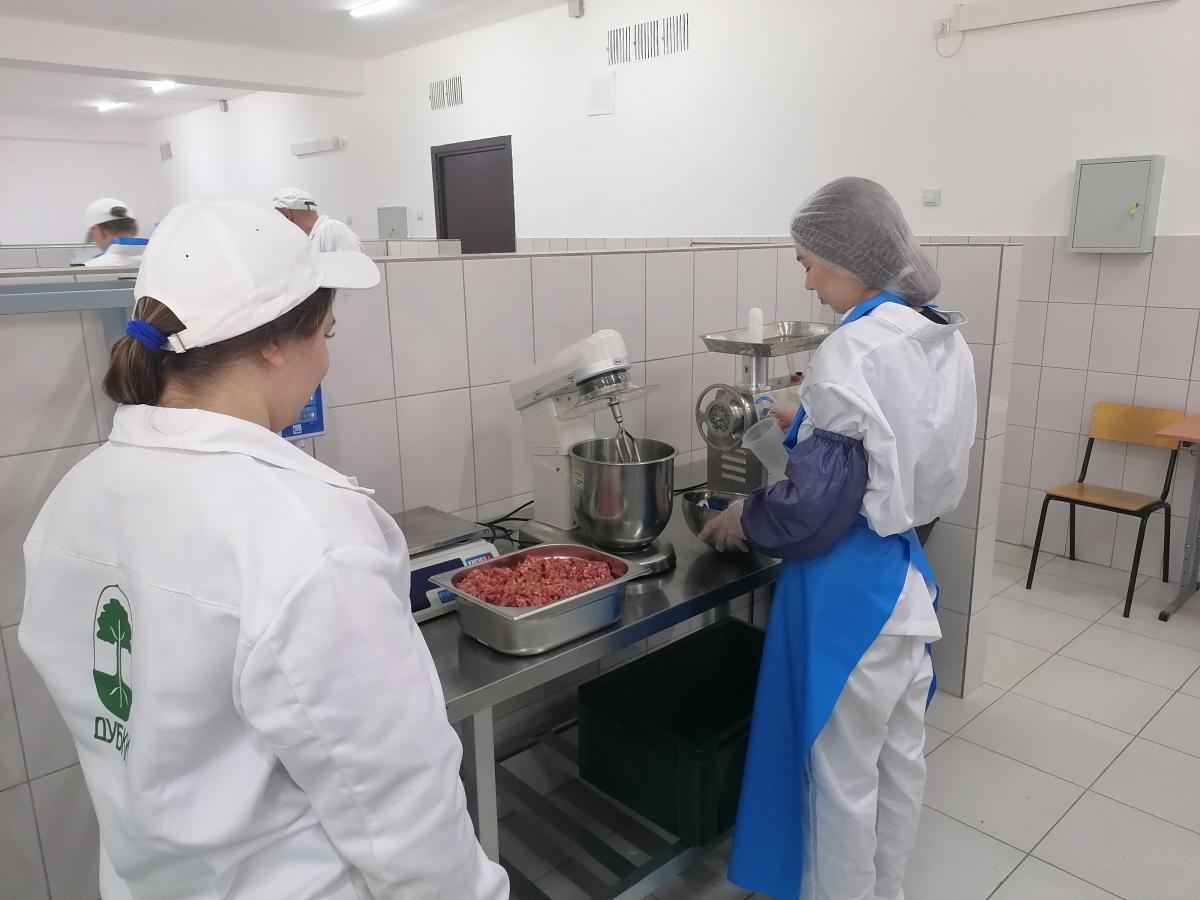 Демонстрационный экзамен профильного уровня для обучающихся специальности 19.02.12 Технология продуктов питания животного происхождения,  направленность "Производство продуктов питания из мясного сырья" ФП «ПРОФЕССИОНАЛИТЕТ» Фото 4