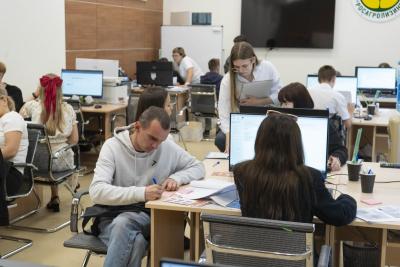 Абитуриенты подали свыше двух тысяч заявлений на поступление