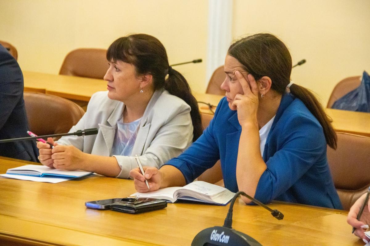 Проблему кадрового дефицита в городских службах благоустройства обсудили на совещании Фото 7