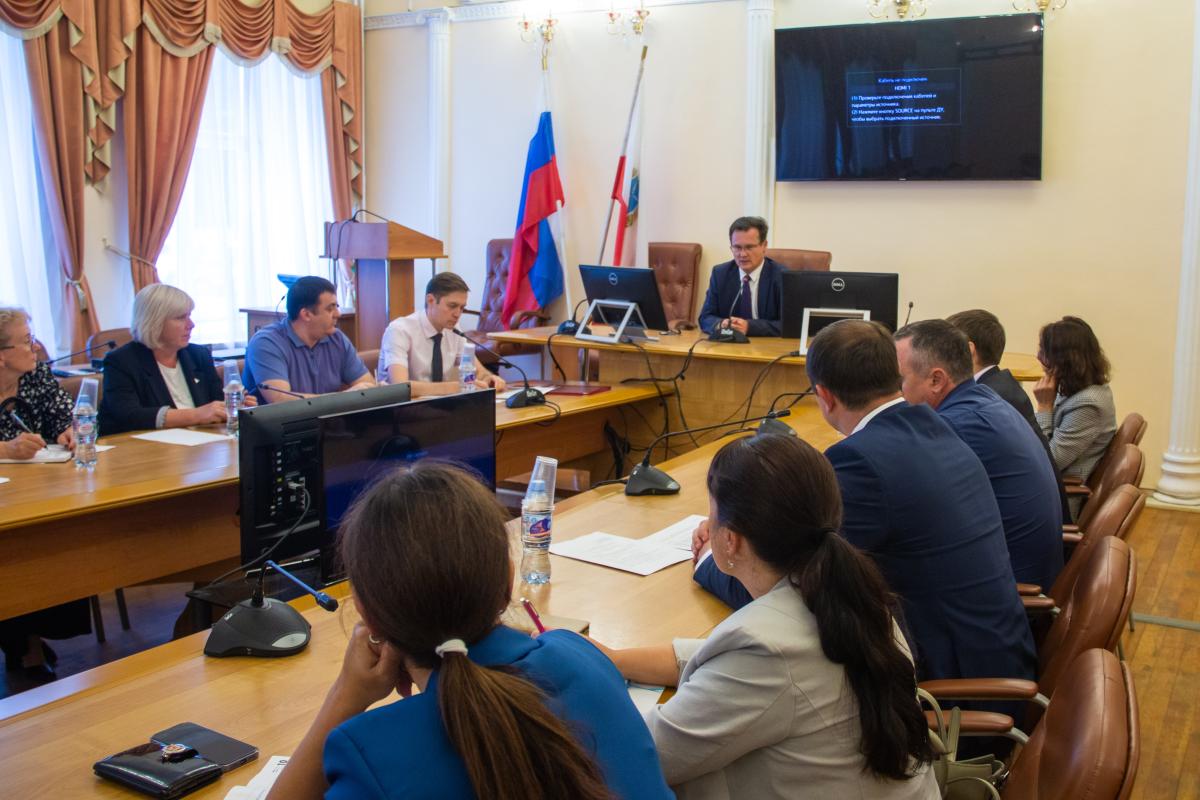 Проблему кадрового дефицита в городских службах благоустройства обсудили на совещании