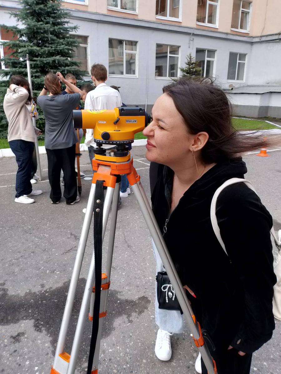 Обучающиеся направления подготовки 08.03.01. Строительство осваивают основы технологий инженерно-геодезических изысканий Фото 9