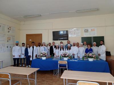 В качестве переводчика на экзамене для студентов English Media ассистировала доцент Солотова Н.В.