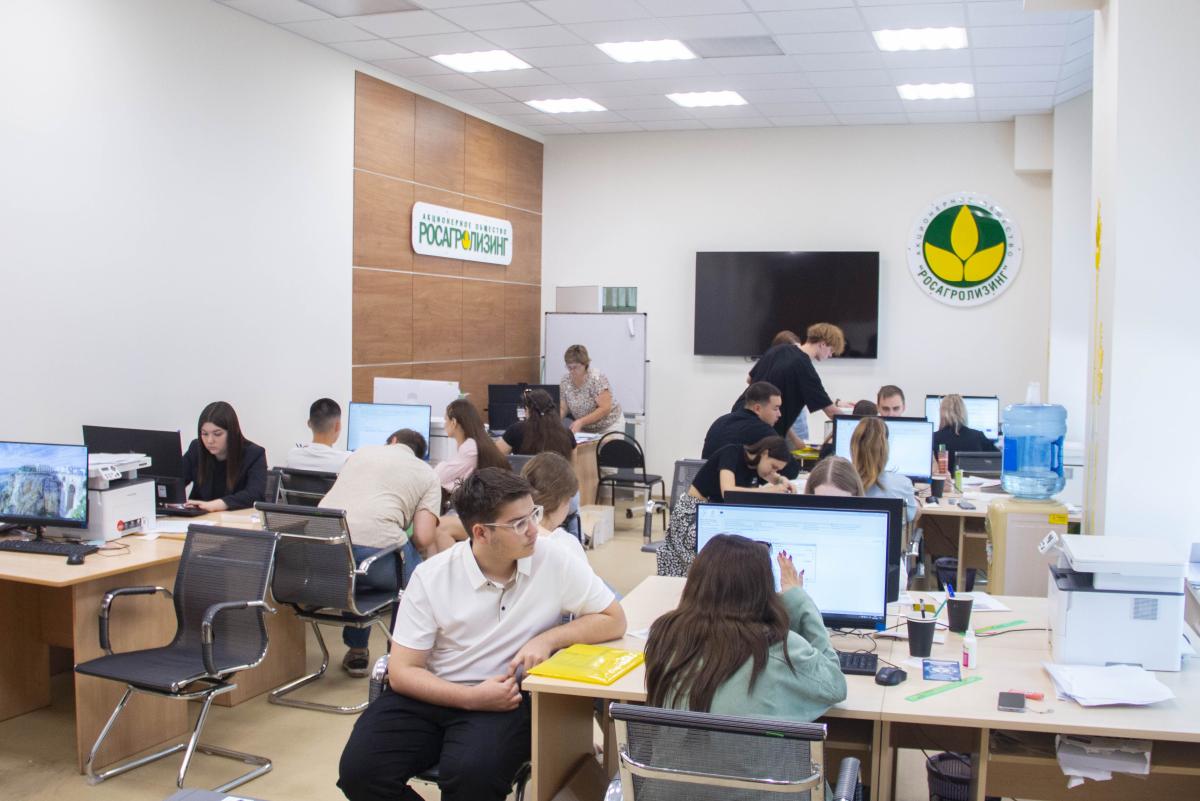 Абитуриенты подали свыше шести тысяч заявлений в вуз Фото 1