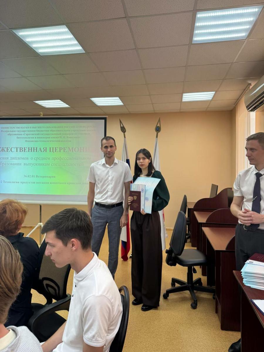В колледже прошло торжественное вручение дипломов выпускникам 2025 года Фото 12