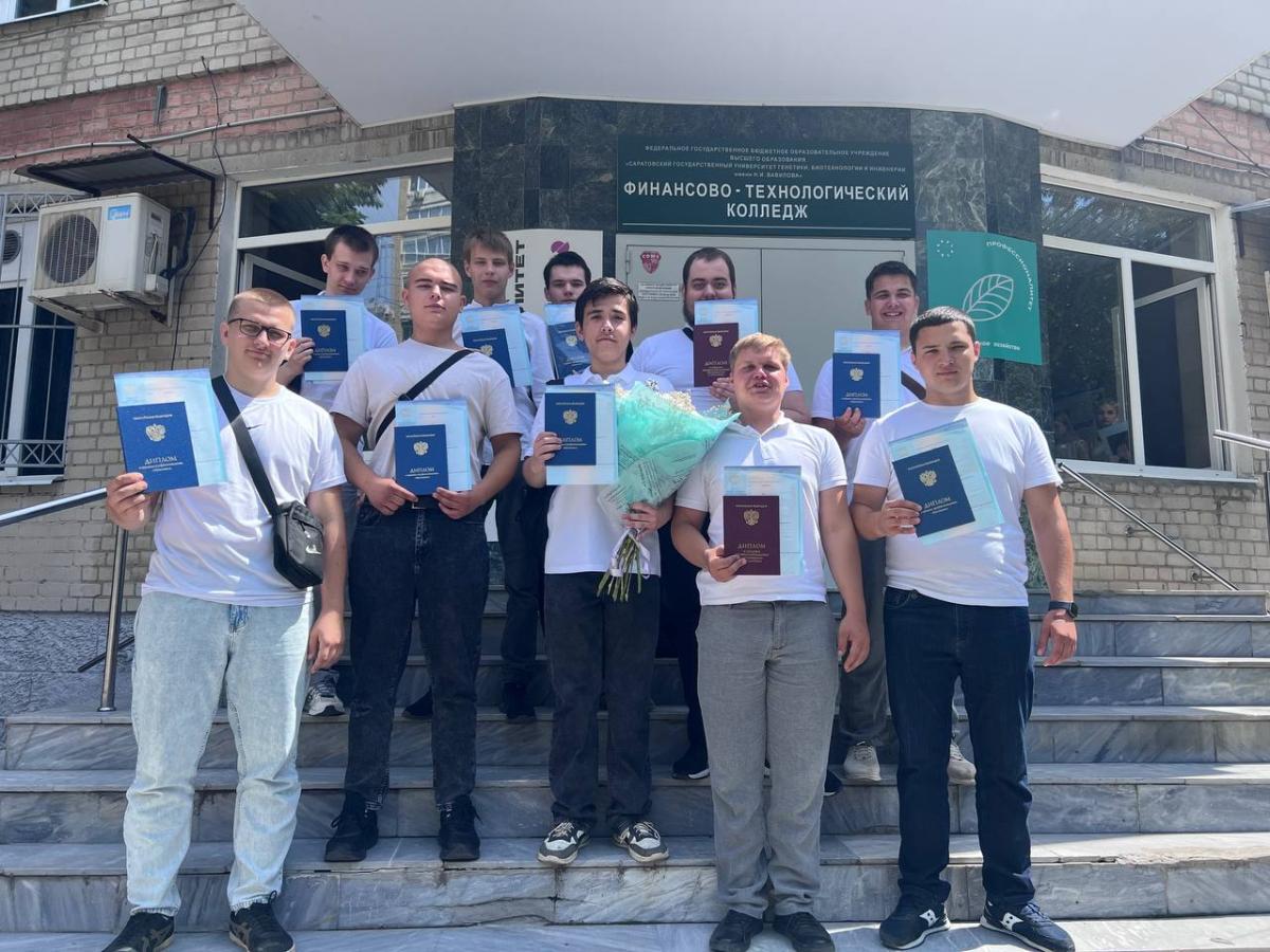 В колледже прошло торжественное вручение дипломов выпускникам 2025 года Фото 6