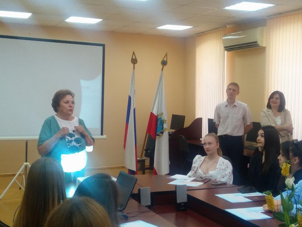 В колледже прошло торжественное вручение дипломов выпускникам 2025 года Фото 9