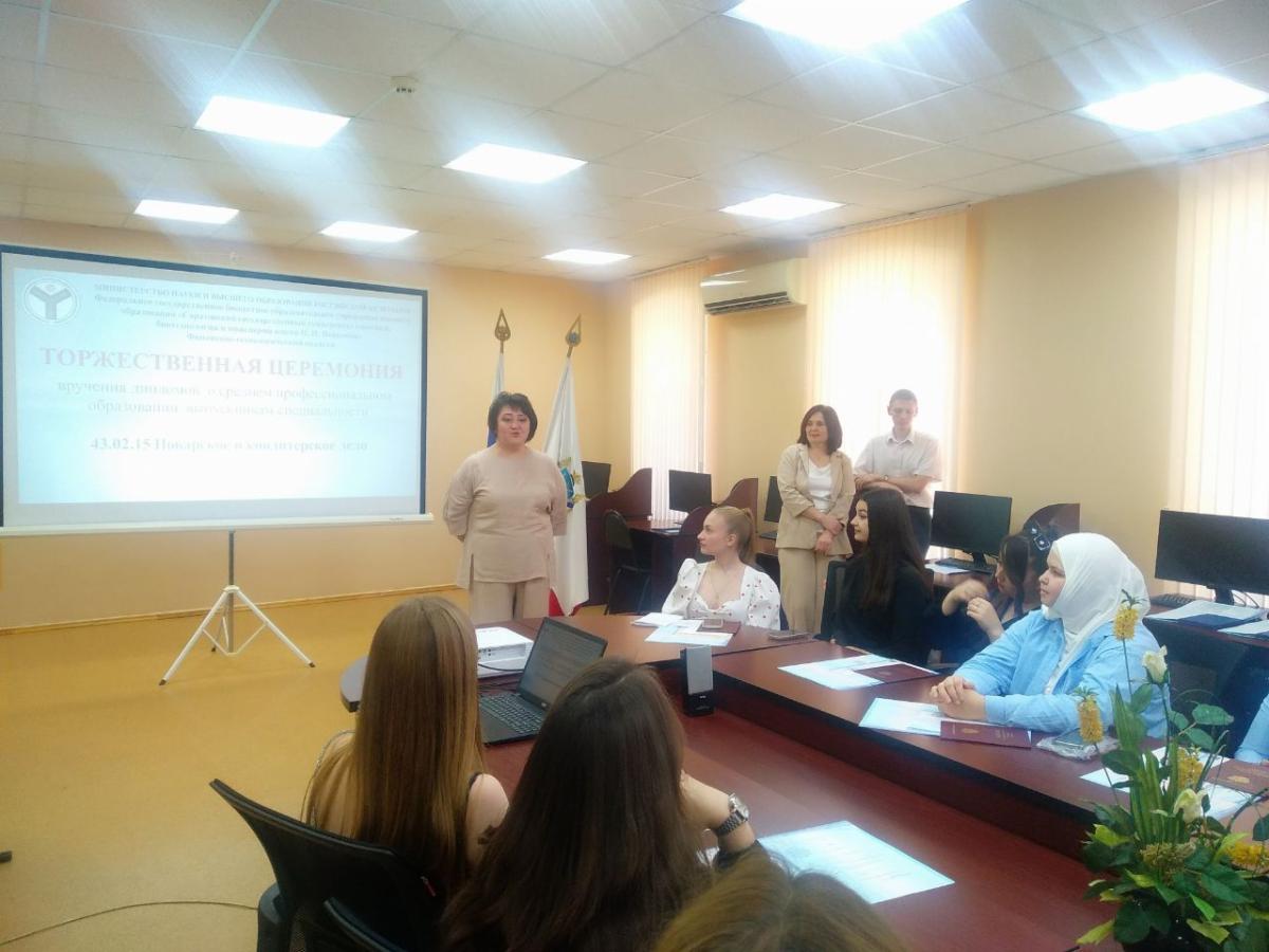 В колледже прошло торжественное вручение дипломов выпускникам 2025 года Фото 10