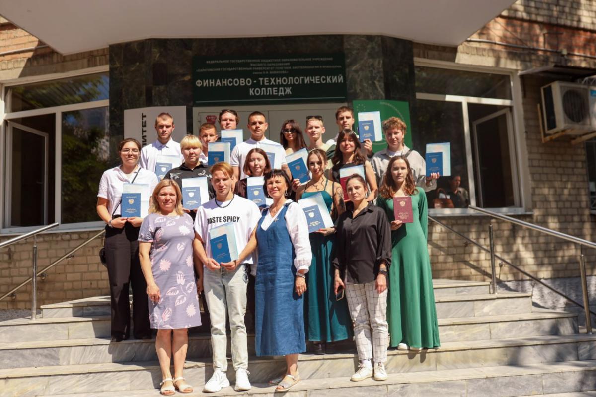 В колледже прошло торжественное вручение дипломов выпускникам 2025 года Фото 13