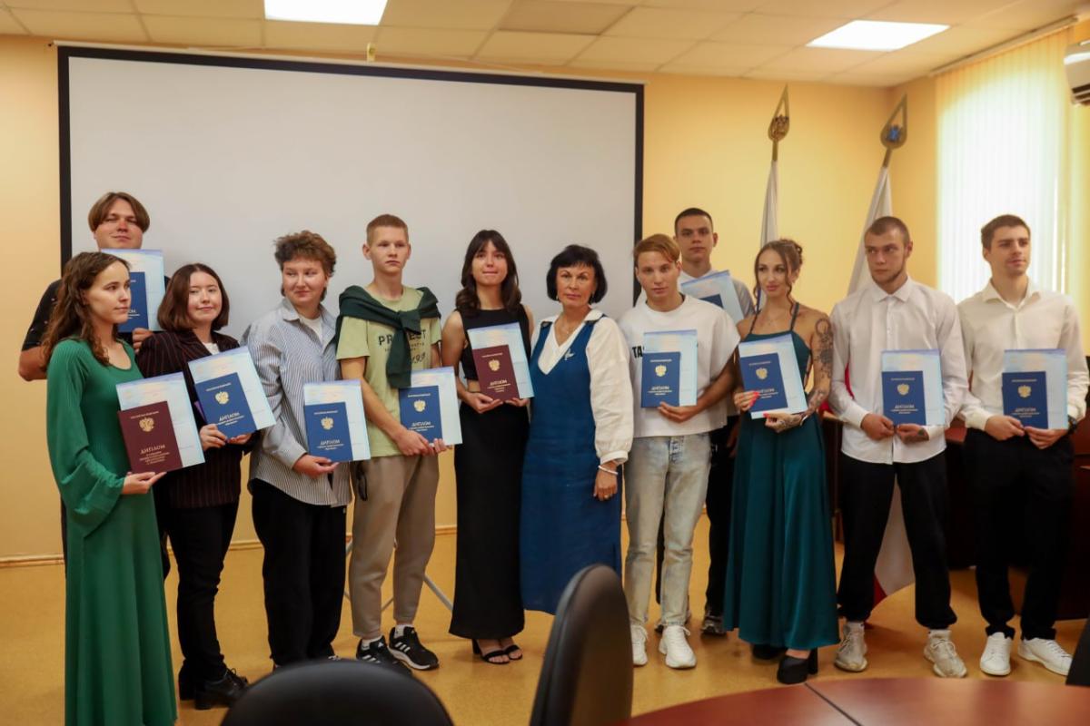 В колледже прошло торжественное вручение дипломов выпускникам 2025 года Фото 16