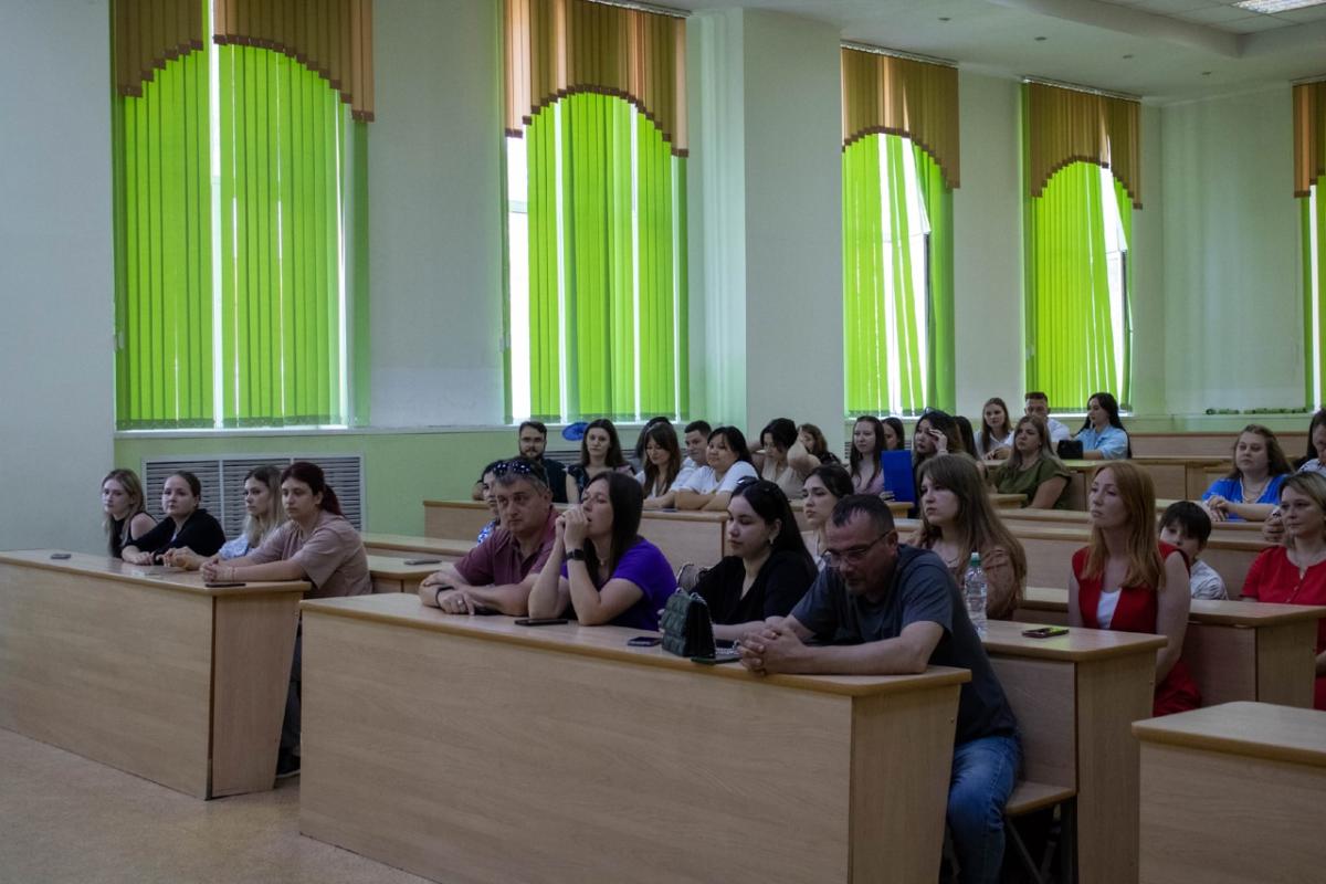 Вручение дипломов по направлениям подготовки бакалавриата заочной формы обучения Фото 1