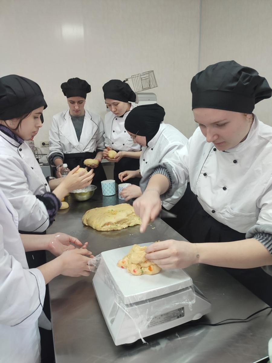 Популяризация специальности 19.02.11 Технология продуктов питания растительного сырья «Технология хлеба, хлебобулочных, макаронных и кондитерских изделий» Фото 3 Популяризация специальности 19.02.11 Технология продуктов питания растительного сырья «Технология хлеба, хлебобулочных, макаронных и кондитерских изделий» Фото 3