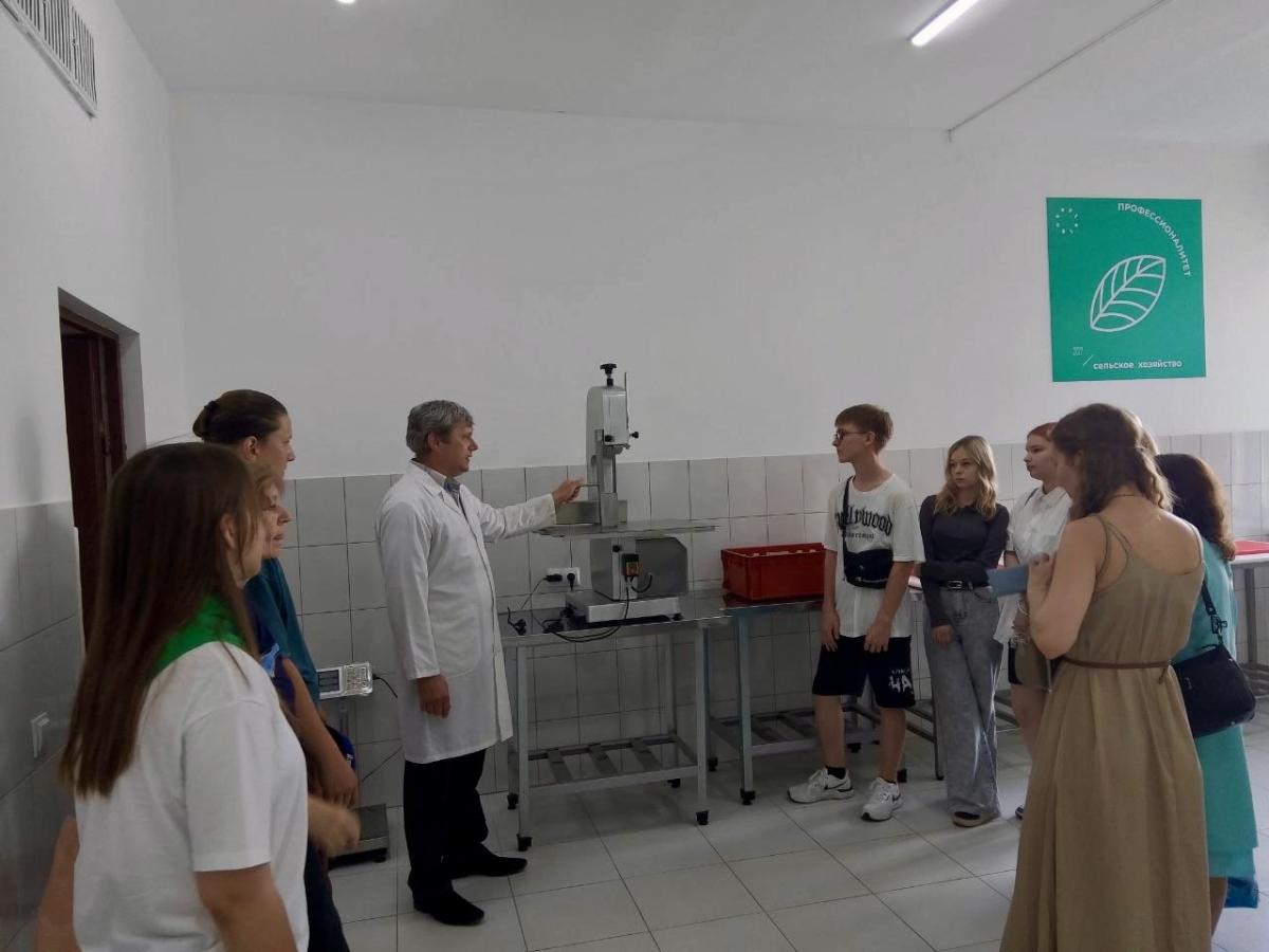 Экскурсия для абитуриентов на площадке "Мясопереработка и биотехнологии" Фото 2