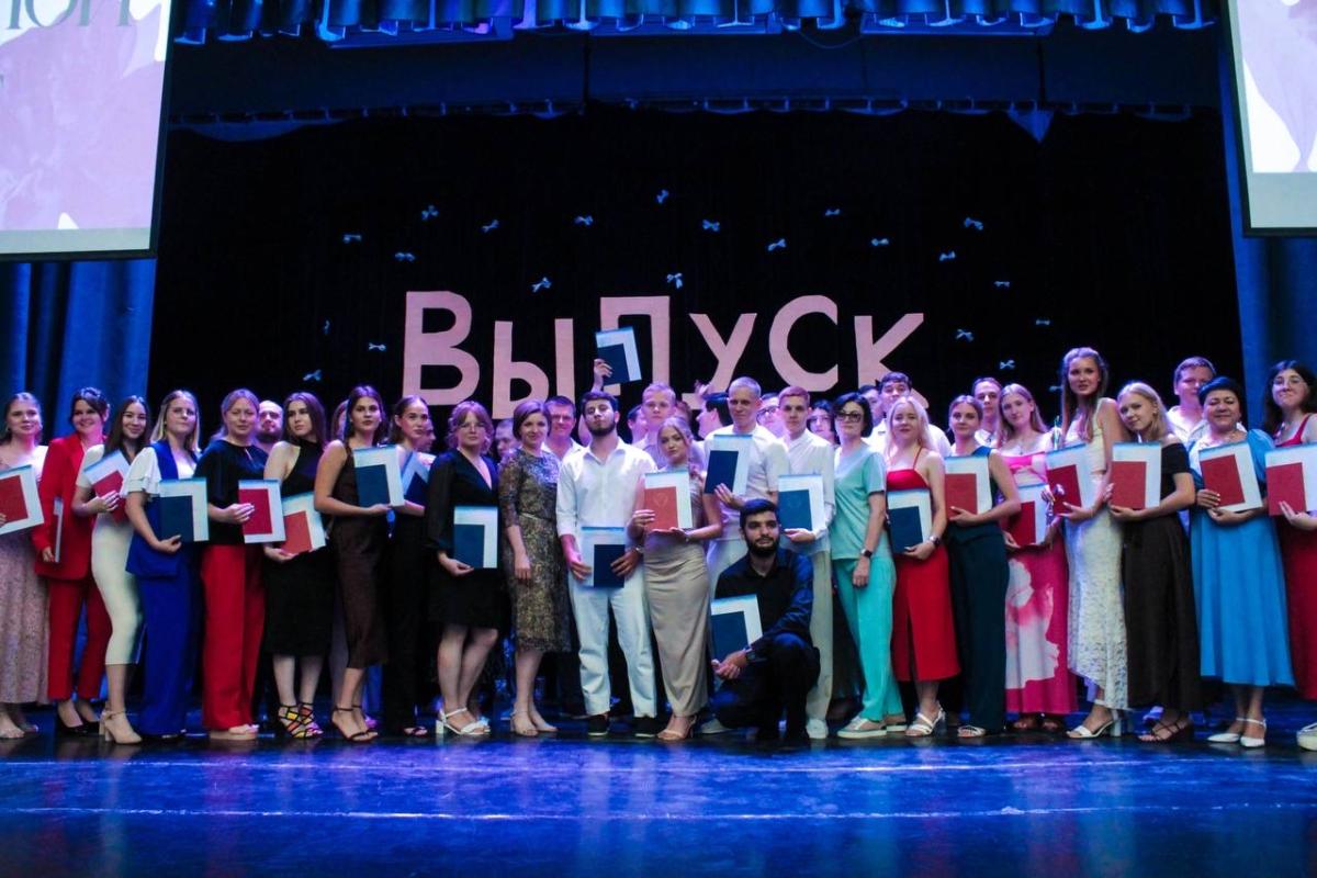 ТОРЖЕСТВЕННОЕ ВРУЧЕНИЕ ДИПЛОМОВ О ВЫСШЕМ ОБРАЗОВАНИИ ВЫПУСКНИКАМ ИНСТИТУТА АГРОБИЗНЕСА Фото 1