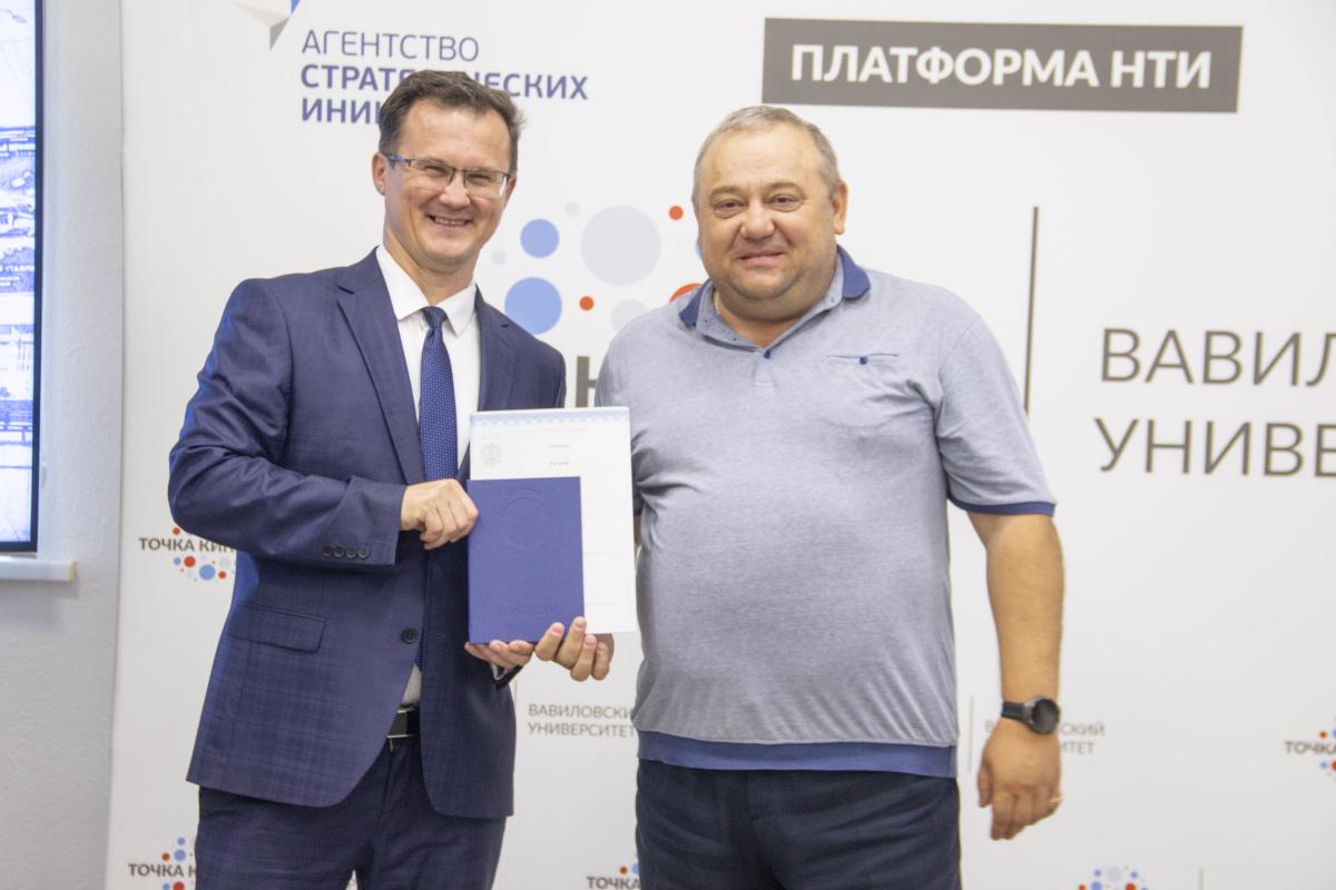Выпускникам вручены дипломы и свидетельства об окончании аспирантуры Фото 12