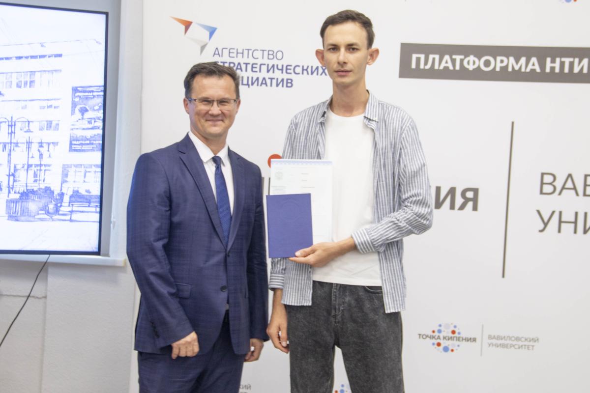 Выпускникам вручены дипломы и свидетельства об окончании аспирантуры Фото 15