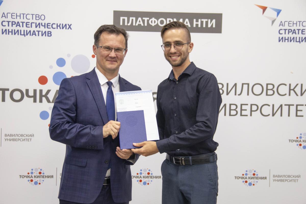 Выпускникам вручены дипломы и свидетельства об окончании аспирантуры Фото 8