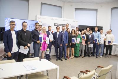 Выпускникам вручены дипломы и свидетельства об окончании аспирантуры