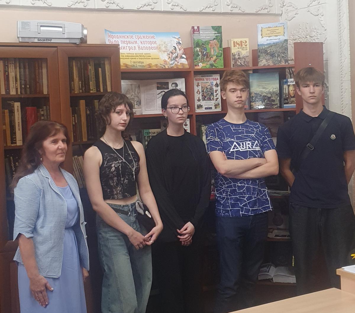 Посещение областной библиотеки для детей и юношества имени А.С. Пушкина. Отдел литературоведения и искусств Фото 1