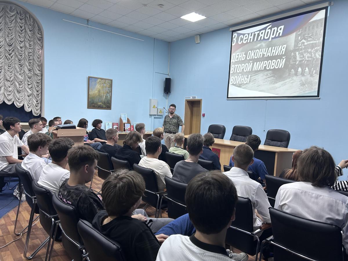 Студенты приняли участие в кинолектории "Славные страницы истории" Фото 2