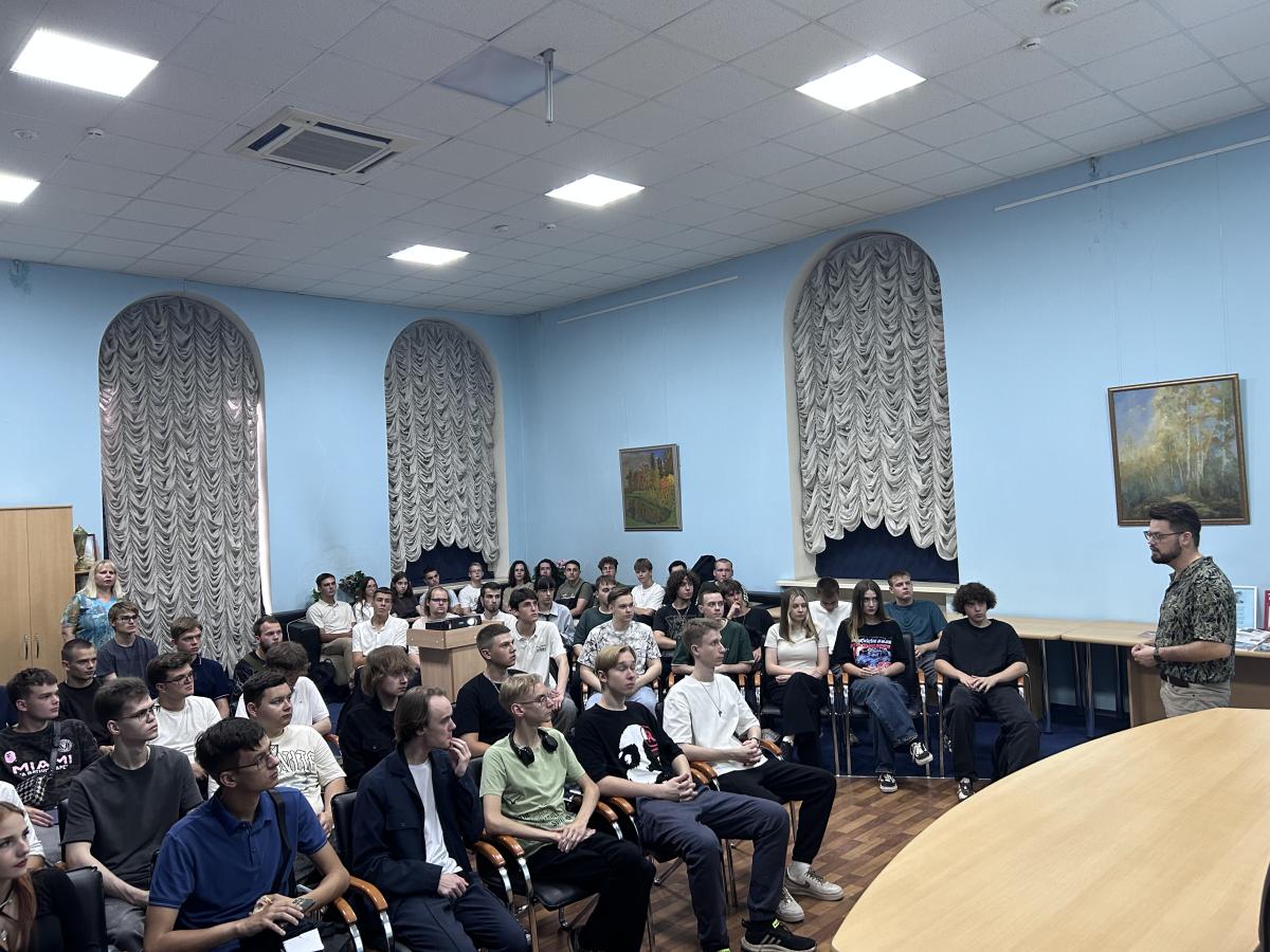 Студенты приняли участие в кинолектории "Славные страницы истории" Фото 4