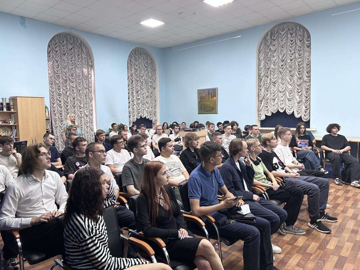Студенты приняли участие в кинолектории "Славные страницы истории" Фото 5