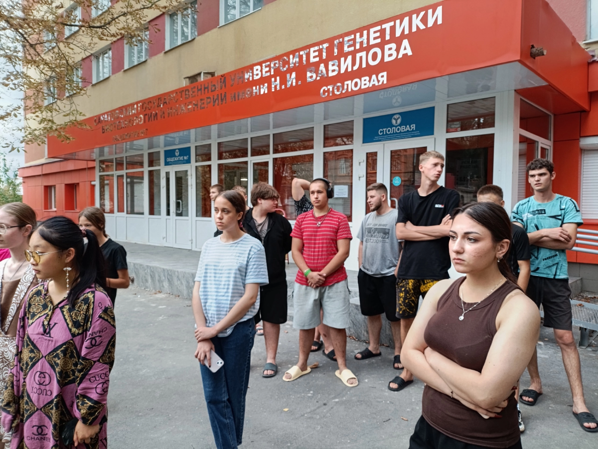Отработка действий студентов колледжа при возможном возникновении пожара в общежитии Фото 1