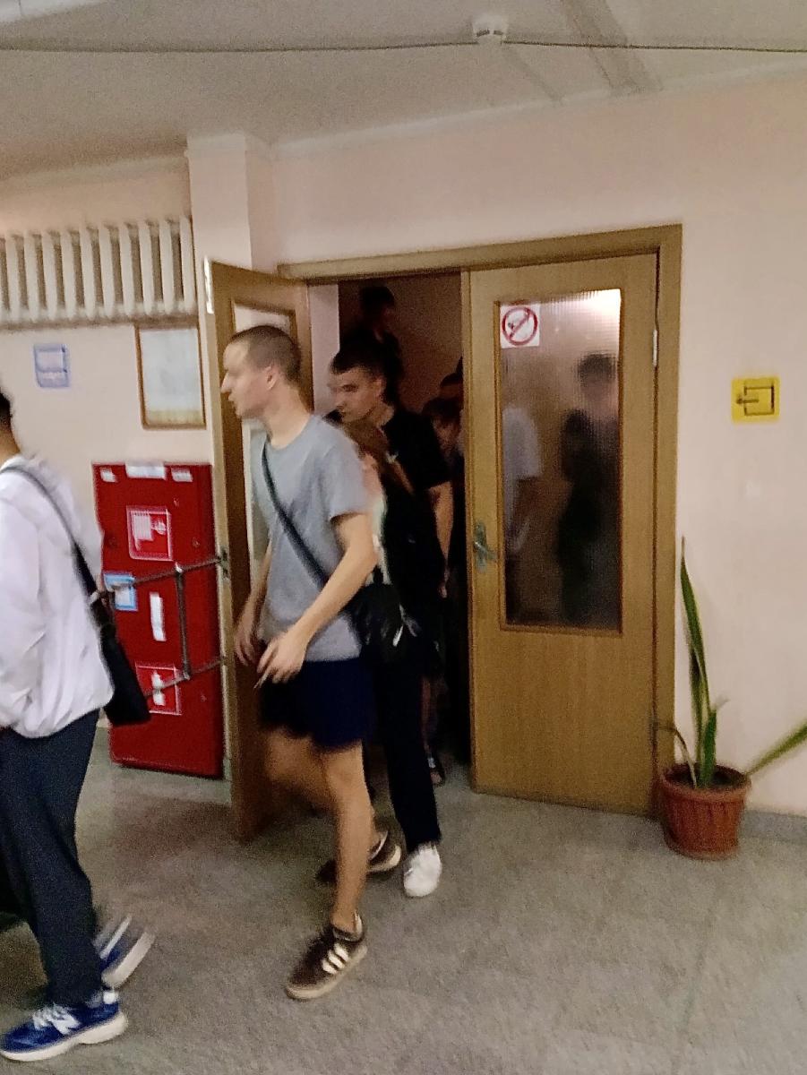 Отработка действий студентов колледжа при возможном возникновении пожара в общежитии Фото 3
