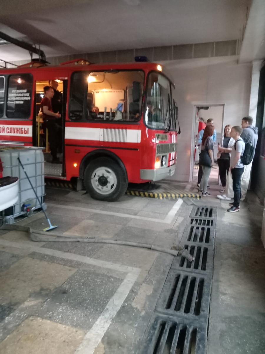 «Ознакомительная практика» групп Б-ТБ-101 и С-ПБ-101 с посещением Пожарно-спасательной части №1 г. Саратова. Фото 3