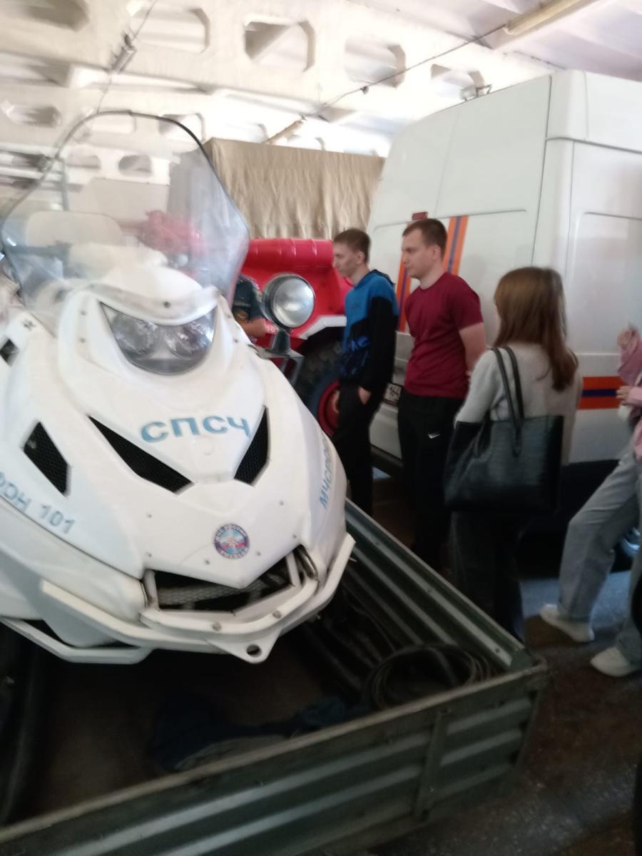 Экскурсия в Специализированную пожарно-спасательную часть ГПС ФГС Саратовской области групп Б-ТБ-101 и С-ПБ-101 в рамках учебной практики Фото 4