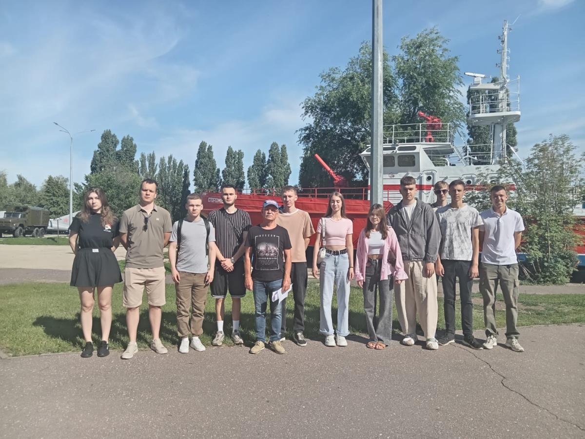 Обучающиеся групп Б-ТБ-101 и С-ПБ-101 в рамках учебной практики посетили Музей боевой и трудовой славы — музейный комплекс в Саратове. Фото 4